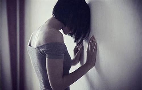 co doc giua nha chong - 2