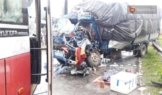 Quảng Nam: Xe tải tông trực diện xe khách, 2 người thương vong - Ảnh 2.