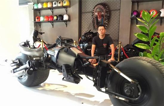 Chàng trai Việt Nam đầu tư cả bộ Batman, xuống phố chơi Tết - Ảnh 12.