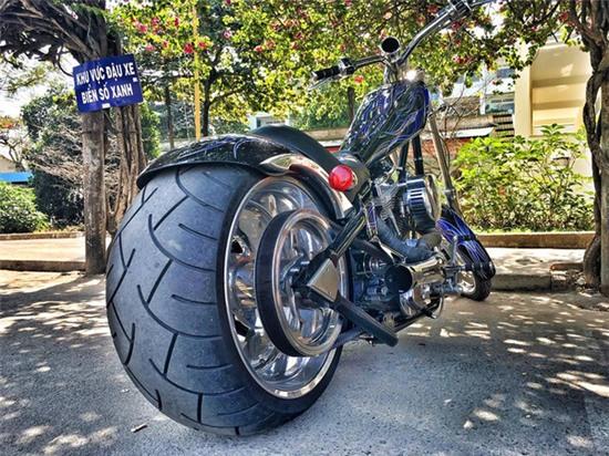 Chàng trai Việt Nam đầu tư cả bộ Batman, xuống phố chơi Tết - Ảnh 9.