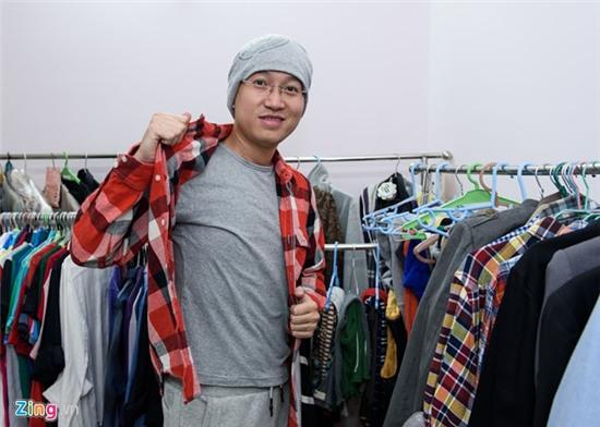 Sỹ Luân trang trí nhà cửa, phụ mẹ nấu nướng đón Giao thừa