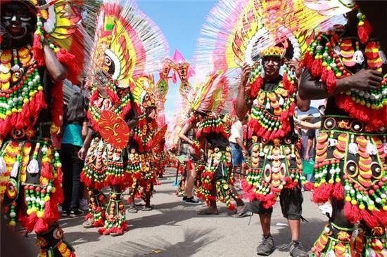 Những trang phục kỳ quái được sử dụng trong dịp lễ hội