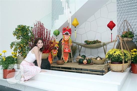 Ngọc Trinh trang trí nhà ngày Tết