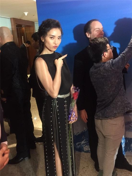 Ngô Thanh Vân tại buổi họp báo ở Bắc Kinh.