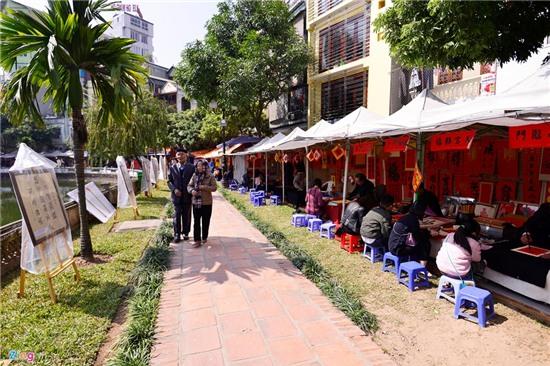 Nhộn nhịp xin chữ đầu năm mới