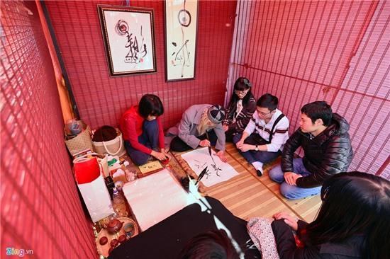 Nhộn nhịp xin chữ đầu năm mới