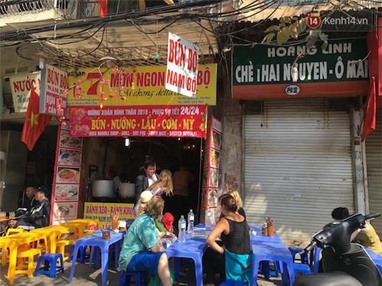 Tết này Người Hà Nội tha hồ ăn hàng ở phố cổ mà không hề bị chặt chém - Ảnh 8.