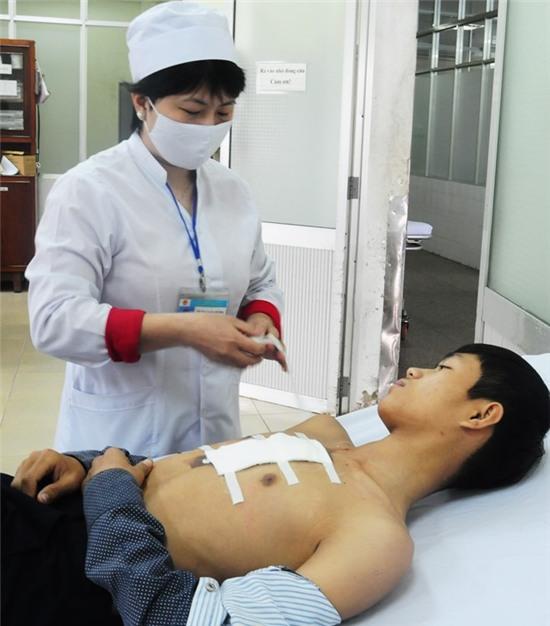 Pháo hoa nổ trúng người dân: Do dính 'khối thuốc thối'