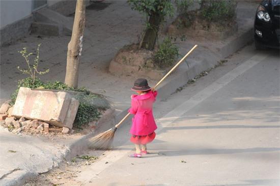 Loạt ảnh Ở đâu có mẹ, ở đó có Tết của hai mẹ con cô lao công gây xúc động - Ảnh 6.