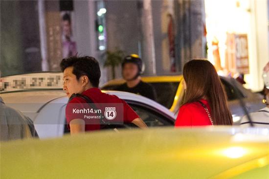 Trường Giang - Nhã Phương diện đồ đôi, ôm hôn nhau xóa tan tin đồn rạn nứt - Ảnh 1.