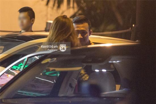 Trấn Thành - Hari Won hôn nhau ở chốn đông người trong đêm Valentine - Ảnh 5.