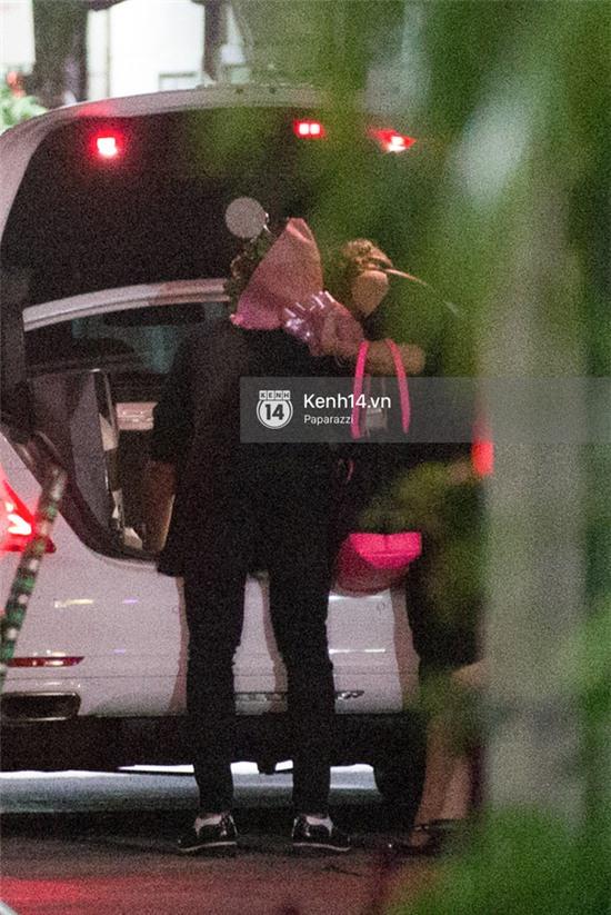 Trấn Thành - Hari Won hôn nhau ở chốn đông người trong đêm Valentine - Ảnh 16.
