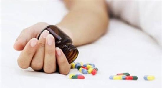 Cô gái uống hơn 40 viên thuốc an thần trước Valentine để chia tay bạn trai