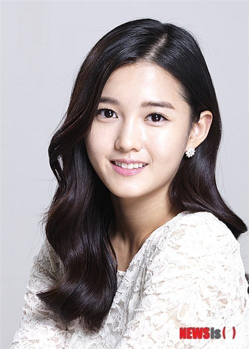 Kiều nữ Hàn chia tay bồ đại gia sau khi lộ ảnh hẹn hò