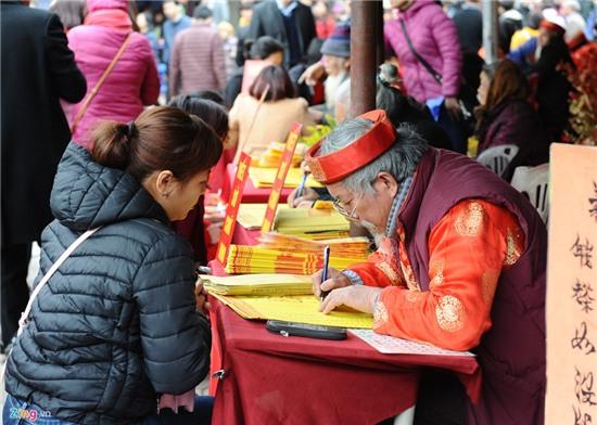 Chen chúc lễ phủ Tây Hồ trong ngày đầu đi làm