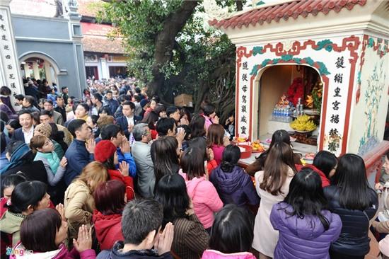 Chen chúc lễ phủ Tây Hồ trong ngày đầu đi làm