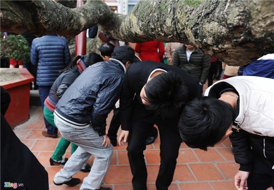 Chen chúc lễ phủ Tây Hồ trong ngày đầu đi làm