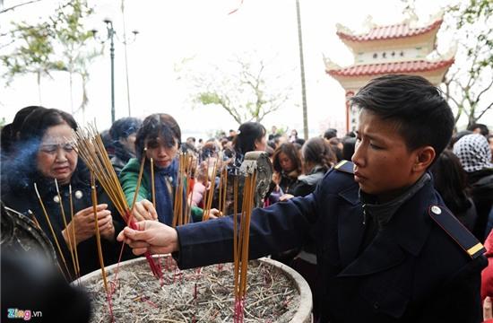 Chen chúc lễ phủ Tây Hồ trong ngày đầu đi làm