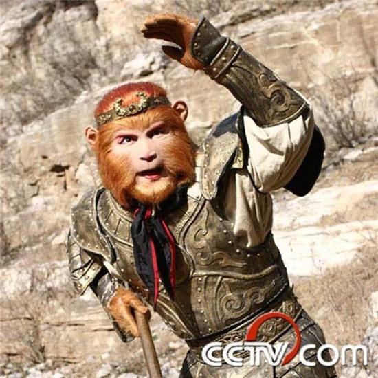 Nam diễn viên Đinh Kiện mang đến hình ảnh Tôn Ngộ Không có phần khá mập mạp trong bộ phim Bảo liên đăng (2005). Năm 2009 ông tiếp tục thể hiện vai diễn này trong Bảo liên đăng tiền truyện.