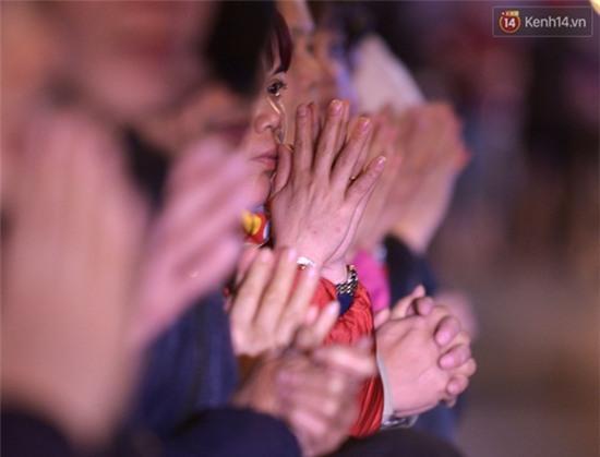 Biển người ngồi giữa đường dâng sao giải hạn - Ảnh 13.