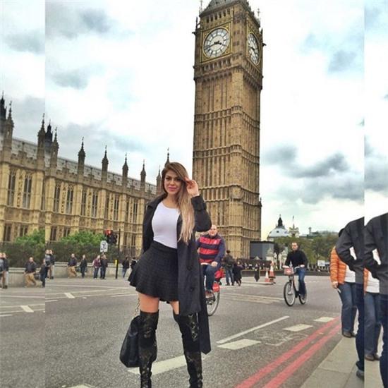 nữ bác sĩ có thân hình nóng bỏng