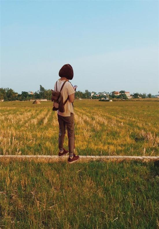 Bạn nữ cười méo mặt sau khi nhờ các thợ photoshop dạo xóa người trong ảnh - Ảnh 2.