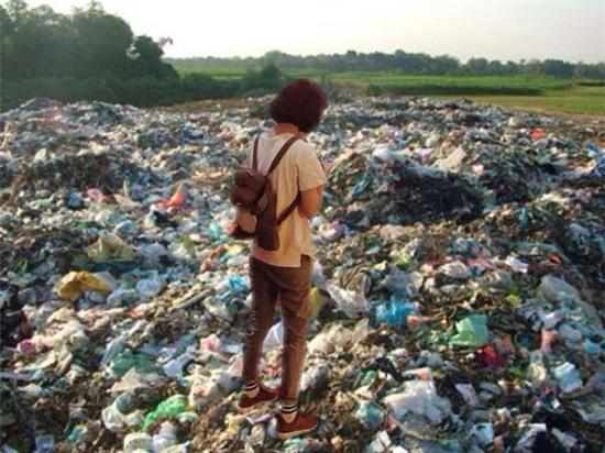 Bạn nữ cười méo mặt sau khi nhờ các thợ photoshop dạo xóa người trong ảnh - Ảnh 6.