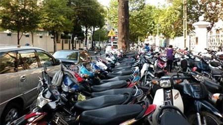 Hét giá “chặt chém”, hai bãi trông xe bị xử phạt 18 triệu đồng - Ảnh 1.