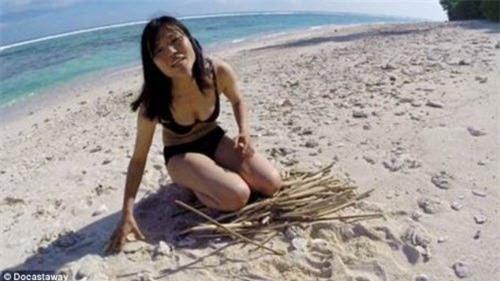 nu sinh nhat mot minh song tren dao hoang o indonesia hinh anh 1