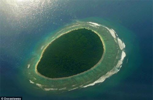 nu sinh nhat mot minh song tren dao hoang o indonesia hinh anh 8