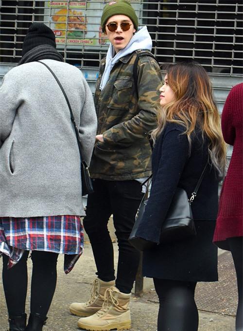 brooklyn-va-ban-gai-tin-don-tach-doi-tren-tham-do-7