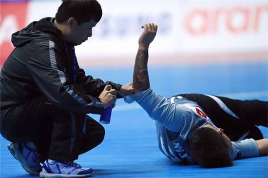 tuyen-thu-futsal-viet-bo-tet-sot-van-co-thi-dau-2