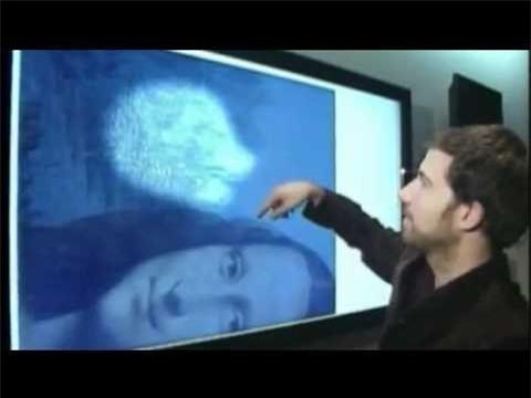 bi an guong mat da thu trong buc hoa kinh dien mona lisa hinh anh 2