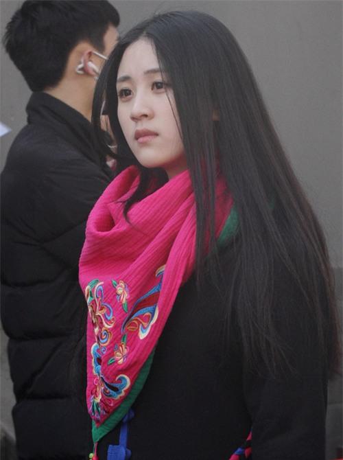 Lò đào tạo minh tinh hàng đầu Trung Quốc ngập tràn trai xinh, gái đẹp ngày tuyển sinh - Ảnh 1.