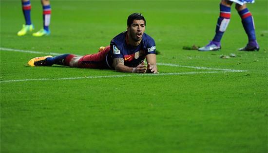 Bằng chứng cho thấy Messi tìm mọi cách giúp Suarez bỏ xa Ronaldo - Ảnh 4.