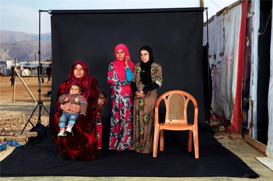 Những bức ảnh báo chí đẹp và gây ám ảnh nhất năm 2015 - Ảnh 17.