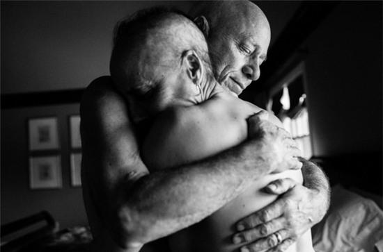 Những bức ảnh báo chí đẹp và gây ám ảnh nhất năm 2015 - Ảnh 8.