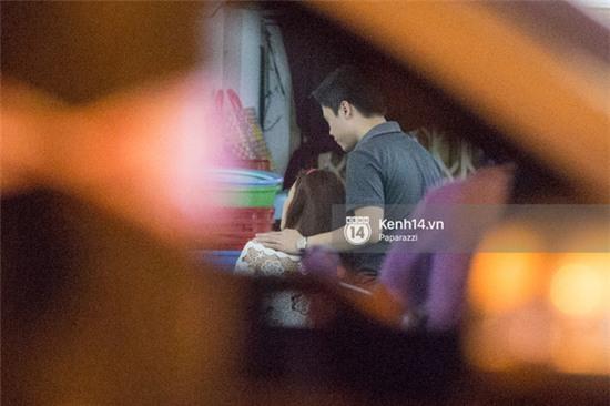 Bắt gặp Midu và Phan Thành quấn quýt nhau cực tình cảm trong quán ăn - Ảnh 9.