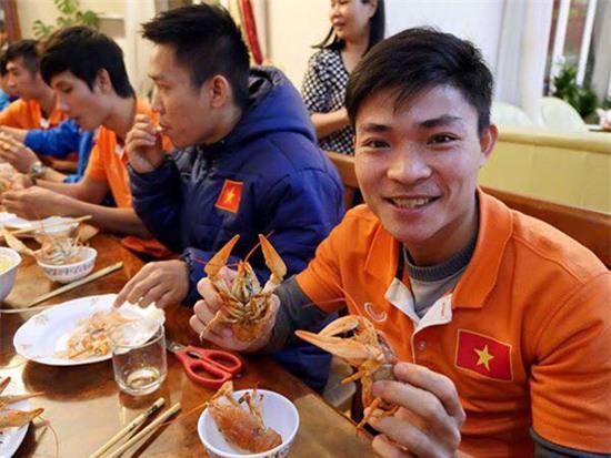 tuyen-futsal-duoc-thet-dai-cac-mon-viet-tren-datuzbekistan-6