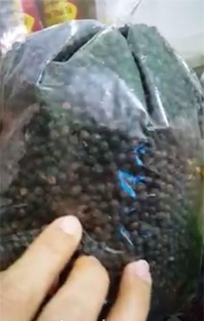 Hoảng hồn với sữa hết hạn sử dụng, nhện bò lổm ngổm trong mì nấu cho trẻ mầm non