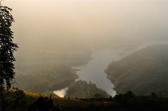 Khám phá 'vịnh Hạ Long của Tây Nguyên'