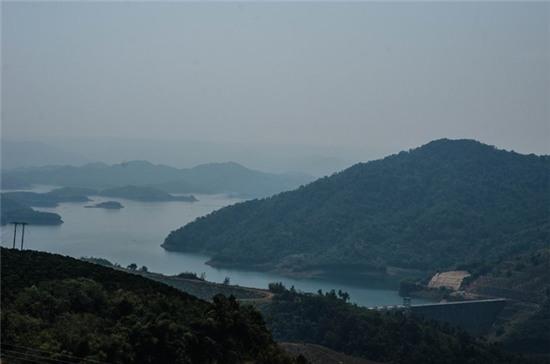 Khám phá 'vịnh Hạ Long của Tây Nguyên'