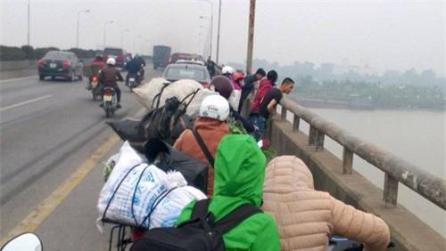 hai nguoi dan ong nhay cau tu tu, mot nguoi tu vong hinh anh 2