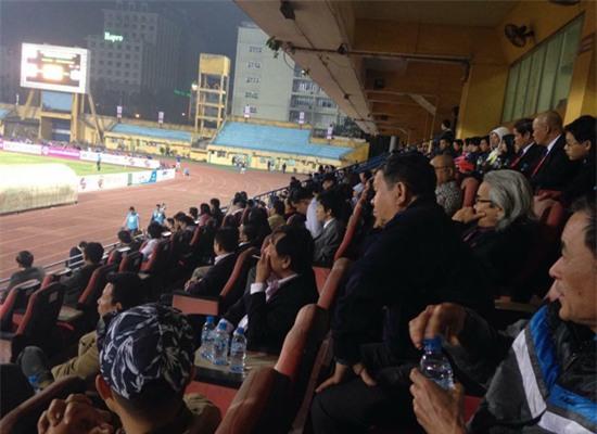 duc-thang-an-tuong-voi-hai-cau-thu-hagl