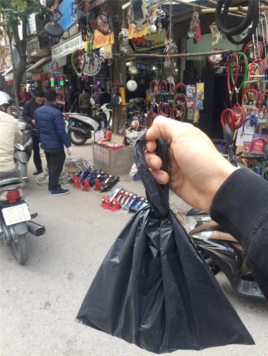 Trộm phụ tùng ôtô tung hoành trên phố