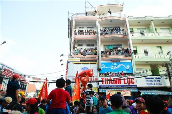 Lễ rước kiệu bà rầm rộ đường phố ở Bình Dương