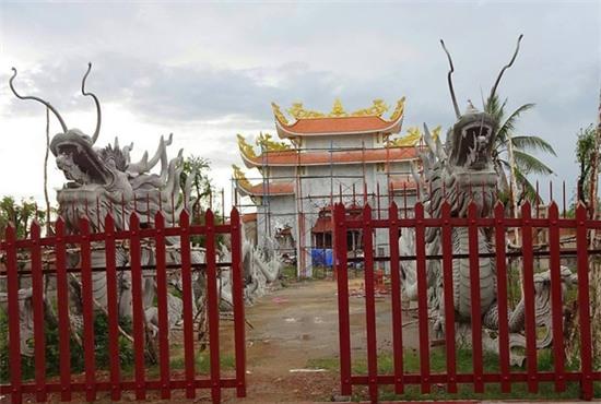 NSƯT Hoài Linh bác bỏ tin đồn bị dỡ bỏ đền thờ Tổ - Ảnh 2.