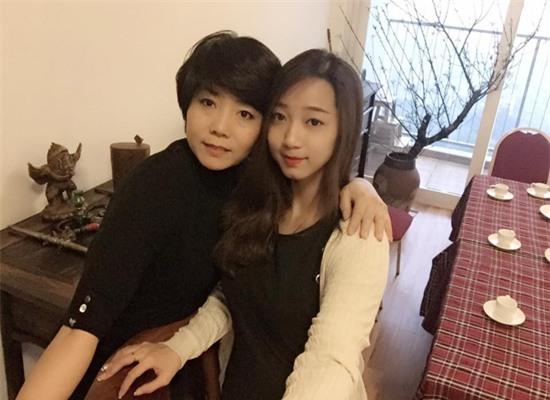 hoa-khoi-thuy-linh-thuong-me-truoc-ngay-ve-nha-chong-2