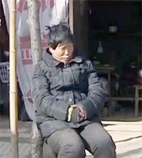 cu ba mac chung benh la: “nuoc mat hoa da” hinh anh 3