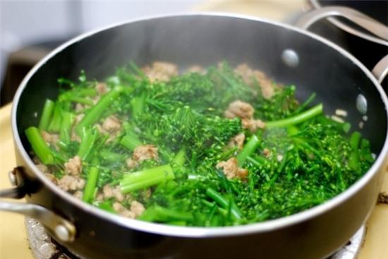 cac-loai-thuc-phm-thuong-bi-nau-an-sai-cach-5